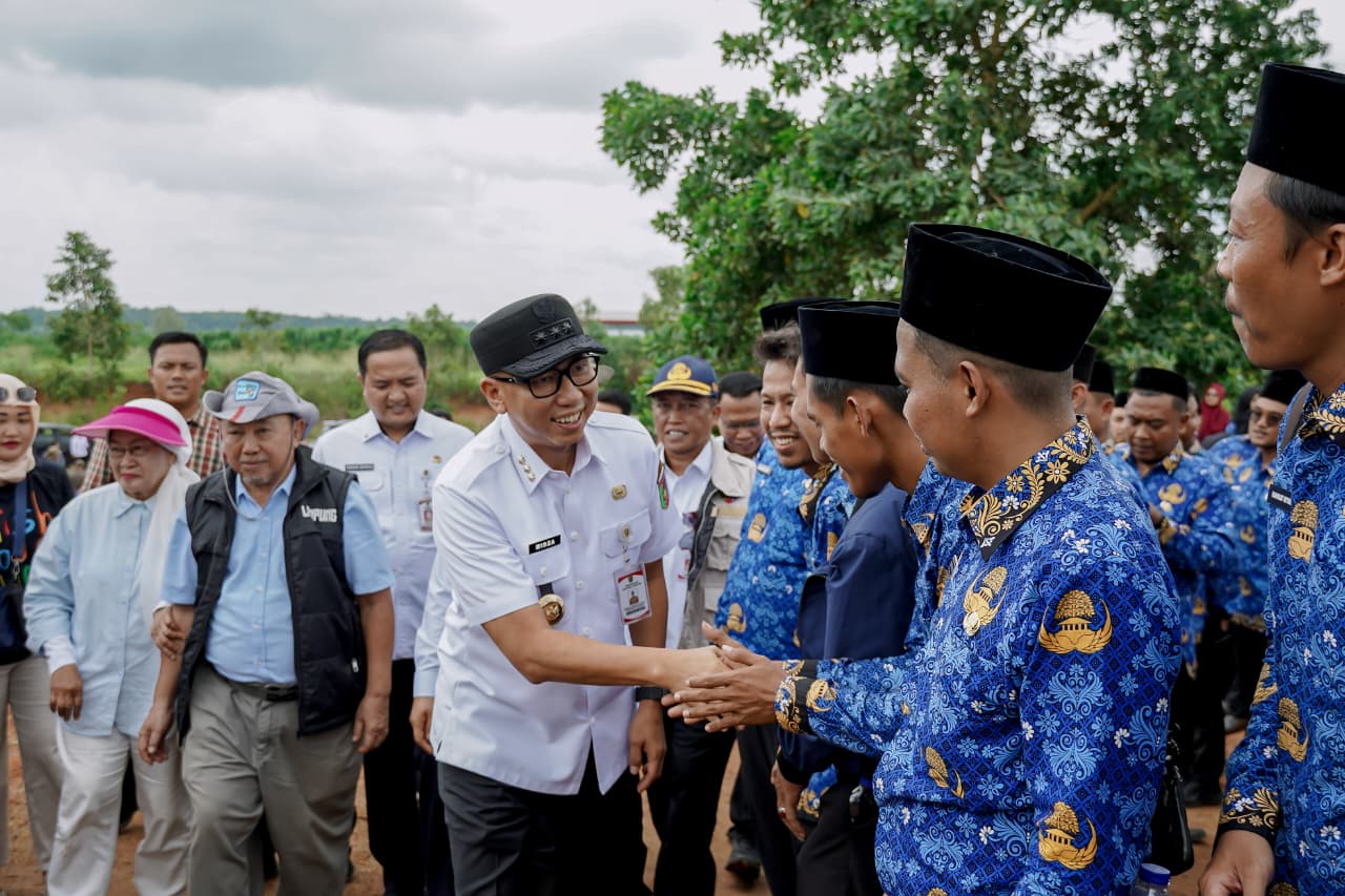Perkuat Konsep Green City, Gubernur Lampung Ajak P3K Paruh Waktu Tanam 1.000 Pohon di Dua Kawasan